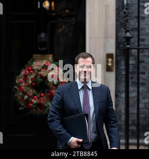 Downing Street, Londres, Royaume-Uni. 5 décembre 2023. Robert Jenrick député, ministre d'État, ministère de l'intérieur, Immigration, à Downing Street pour une réunion hebdomadaire du cabinet. Il démissionne de ce poste un jour plus tard, le 6 décembre 2023, en raison de l'opposition au projet de loi révisé sur l'expulsion du Rwanda. Crédit : Malcolm Park/Alamy Live News Banque D'Images