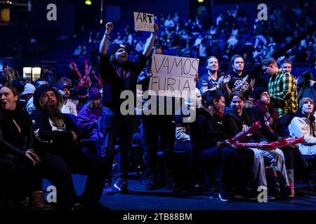 Espoo, Finlande. 03 décembre 2023. Les fans de FURIA célèbrent lors de Elisa Masters Espoo 2023 - jour 5 au Metro Areena le 3 décembre 2023 à Espoo, Finlande. (Photo de Gabriel Calvino Alonso/Orange Pictures) crédit : Orange pics BV/Alamy Live News Banque D'Images