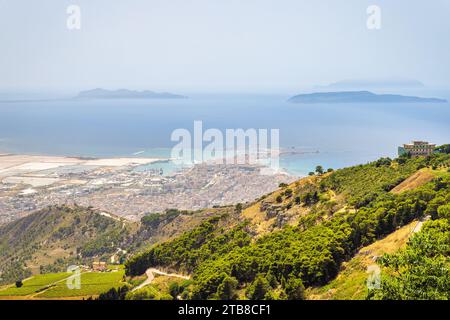 Vue de Trapani de la ville d'Erice en Sicile, Italie, Europe. Banque D'Images