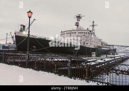 Lénine est un brise-glace nucléaire soviétique.Lancé en 1957, il était le premier navire de surface au monde doté d'un système nucléaire, l'inscription sur le shi Banque D'Images