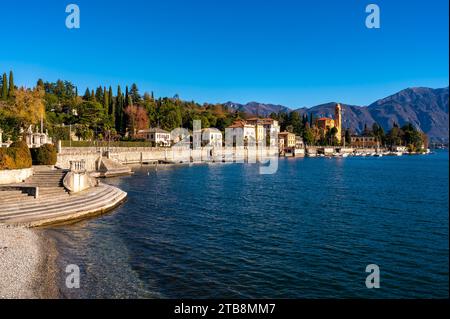 Une vue de Tremezzina et Bellagio, sur le lac de Côme, en automne. Banque D'Images