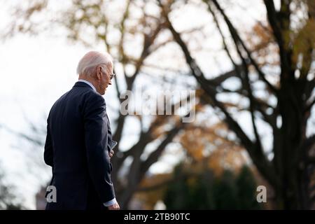 Washington, États-Unis. 05 décembre 2023. Le président Joe Biden traverse le South Portico avant de monter à bord du Marine One en route pour Boston sur la pelouse sud de la Maison Blanche à Washington, DC, le mardi 5 décembre 2023. Photo Bonnie Cash/UPI crédit : UPI/Alamy Live News Banque D'Images