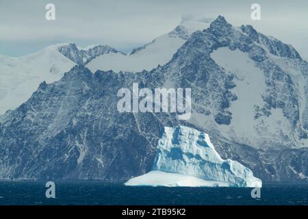 Iceberg dans la mer de Écosse au large de Elephant Island ; Elephant Island, Antarctique Banque D'Images