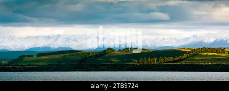 Lac te Anau, te Anau Downs et Earl Mountains dans le parc national de Fiordland ; Île du Sud, Nouvelle-Zélande Banque D'Images