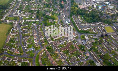 Vue aérienne par drone d'une partie de Weston Village, situé au nord-ouest de la ville de Bath UK. (10-09-2023) Banque D'Images