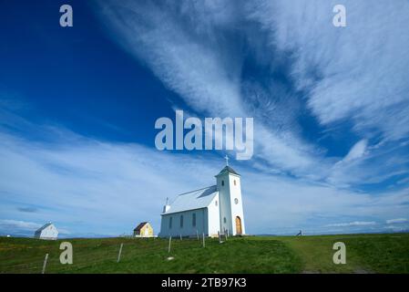 Église sur l'île de Flatey, la plus grande île des îles occidentales, située à Breidafjordur sur la partie nord-ouest de l'Islande ; Islande Banque D'Images