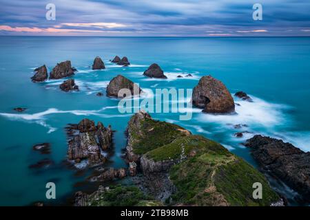 Nugget point sur la côte de l'île du Sud de la Nouvelle-Zélande. ; Otago, Nouvelle-Zélande Banque D'Images