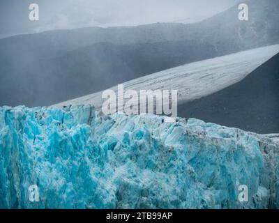 Détail du glacier Tidewater au large de la côte ouest de l'archipel du Svalbard ; Spitzberg, Svalbard, Norvège Banque D'Images