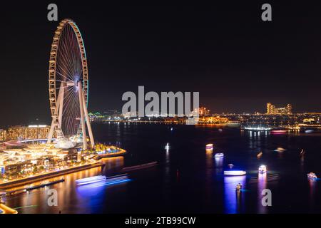 Dubaï, Émirats arabes Unis - 21 juin 2023 : Ain Dubaï grande roue de nuit avec Atlantis, le Resort hôtelier Palm situé au sommet du Palm Jume Banque D'Images