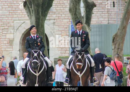 Instabul, Turquie - 12 mars 2018 - la police turque monte à cheval Banque D'Images