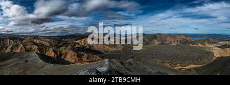 Vue d'ensemble spectaculaire de Landmannalaugar dans les hautes terres de l'Islande Banque D'Images