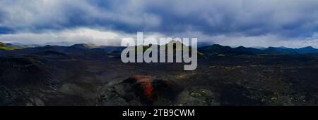 Des paysages bizarres et surréalistes se révèlent aux visiteurs de la région autour de Landmannalaugar, dans les hauts plateaux du sud de l'Islande. Banque D'Images