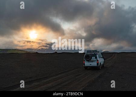 Des paysages bizarres et surréalistes se révèlent aux visiteurs de la région autour de Landmannalaugar, dans les hauts plateaux du sud de l'Islande. Banque D'Images