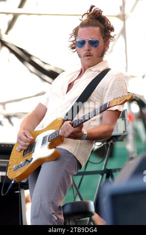 Imola Italie 2002-06-15 : Giorgio Ciccarelli guitariste du groupe Afterhours lors du concert au Heineken Jammin Festival 2002 Banque D'Images