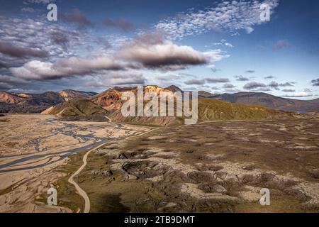 Vue d'ensemble spectaculaire de Landmannalaugar dans les hautes terres de l'Islande Banque D'Images