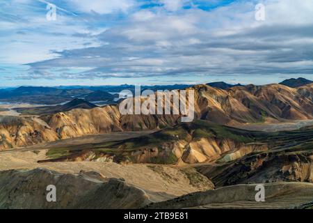 Vue d'ensemble spectaculaire de Landmannalaugar dans les hautes terres de l'Islande Banque D'Images