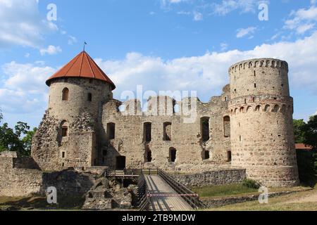 Château de Cesis en Lettonie par une journée d'été ensoleillée Banque D'Images