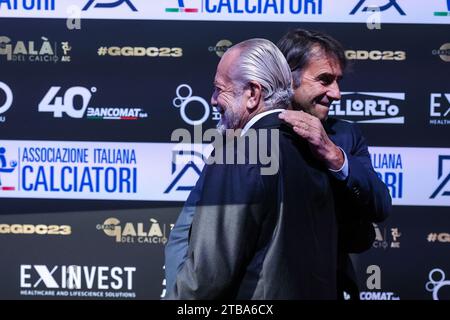 Milan, Italie. 04 décembre 2023. (G-D) Aurelio de Laurentis Président de la SSC Napoli et Giovanni Carnevali AD de l'US Sassuolo assistent au Gran Gala del Calcio 2023 Oscar del Calcio Awards AIC au Superstudio Maxi. Crédit : SOPA Images Limited/Alamy Live News Banque D'Images