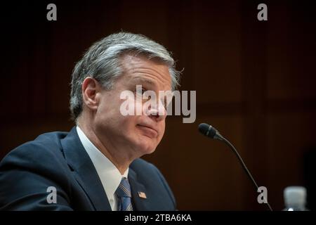 Washington, Vereinigte Staaten. 05 décembre 2023. Christopher A. Wray, directeur du Federal Bureau of Investigation (FBI) comparaît devant un comité du Sénat des États-Unis sur l'audience de surveillance judiciaire pour examiner le Federal Bureau of Investigation dans le bâtiment du bureau du Sénat Hart à Washington, DC, mardi 5 décembre 2023. Crédit : Rod Lamkey/CNP/dpa/Alamy Live News Banque D'Images