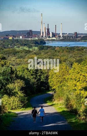 Vue, depuis le tas de Rheinpreußen à Moers, à travers le Rhin jusqu'à l'aciérie ThyssenKrupp à Duisburg-Beeckerwerth, hauts fourneaux, cokéfaction Banque D'Images