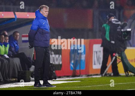 Tilburg, Niederlande. 05 décembre 2023. L'entraîneur-chef Andries Jonker des pays-Bas regarde lors du match de Groupe 1 de l'UEFA Womens Nations League - League A entre les femmes néerlandaises et les femmes belges le 5 décembre 2023 à Tilburg, pays-Bas Credit : dpa/Alamy Live News Banque D'Images