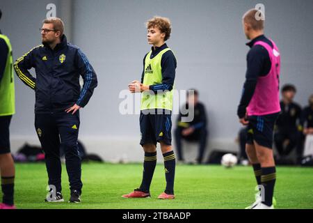 Stockholm, Suède. 05 décembre 2023. STOCKHOLM Vincent Seger Ibrahimovic, 2023120515 ans, fils du footballeur suédois Zlatan Ibrahimovic et de sa femme Helena Seger, en action lors d'une séance d'entraînement avec l'équipe nationale suédoise de football à Bosön à Stockholm. Photo : Caisa Rasmussen/TT/code 12150 crédit : TT News Agency/Alamy Live News Banque D'Images