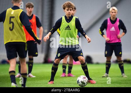 Stockholm, Suède. 05 décembre 2023. STOCKHOLM Vincent Seger Ibrahimovic, 2023120515 ans, fils du footballeur suédois Zlatan Ibrahimovic et de sa femme Helena Seger, en action lors d'une séance d'entraînement avec l'équipe nationale suédoise de football à Bosön à Stockholm. Photo : Caisa Rasmussen/TT/code 12150 crédit : TT News Agency/Alamy Live News Banque D'Images