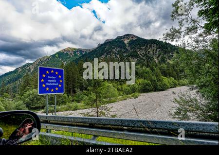 großer Alpsee, das vielseitige Naturerlebnis im Oberallgäu : der Große Alpsee-Rundweg Banque D'Images
