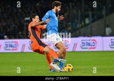 Khvicha Kvaratskhelia de la SSC Napoli et Matteo Darmian du FC Internazionale s'affrontent pour le ballon lors du match Serie A TIM entre la SSC Napoli et Banque D'Images