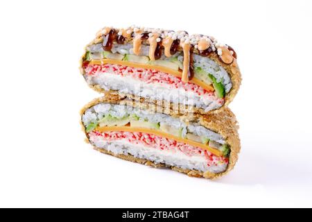 hamburgers de sushi frais appétissants sur fond blanc pour le site de livraison de nourriture 1 Banque D'Images