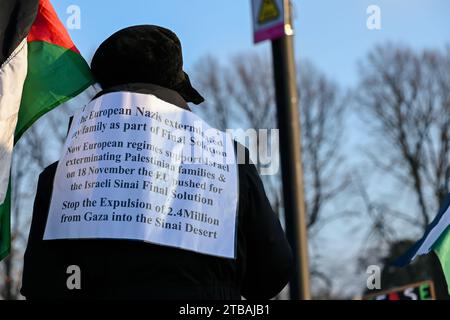Rassemblement pro-Palestine pour un cessez-le-feu total maintenant marche à travers le de Newham et Redbridge, Londres Banque D'Images