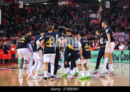 Pirée, Lombardie, Grèce. 5 décembre 2023. Joueurs du Real Madrid lors de l'Euroleague, ronde 12, match entre l'Olympiacos Pirée et le Real Madrid au stade de la paix et de l'amitié le 5 décembre 2023, au Pirée, Grèce. (Image de crédit : © Stefanos Kyriazis/ZUMA Press Wire) USAGE ÉDITORIAL SEULEMENT! Non destiné à UN USAGE commercial ! Banque D'Images