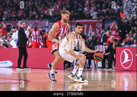 Pirée, Lombardie, Grèce. 5 décembre 2023. 12 CARLOS ALOCEN du Real Madrid lors de l'Euroleague, Round 12, match entre l'Olympiacos Pirée et le Real Madrid au stade de la paix et de l'amitié le 5 décembre 2023, au Pirée, Grèce. (Image de crédit : © Stefanos Kyriazis/ZUMA Press Wire) USAGE ÉDITORIAL SEULEMENT! Non destiné à UN USAGE commercial ! Banque D'Images