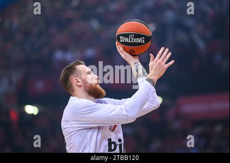 Pirée, Lombardie, Grèce. 5 décembre 2023. 17 IGNAS BRAZDEIKIS de l'Olympiacos Piraeus lors de l'Euroleague, ronde 12, match entre l'Olympiacos Piraeus et le Real Madrid au stade de la paix et de l'amitié le 5 décembre 2023, au Piraeus, Grèce. (Image de crédit : © Stefanos Kyriazis/ZUMA Press Wire) USAGE ÉDITORIAL SEULEMENT! Non destiné à UN USAGE commercial ! Banque D'Images