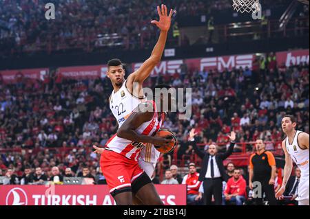Pirée, Lombardie, Grèce. 5 décembre 2023. 10 MOUSTAPHA CHUTE de l'Olympiacos Pirée lors de l'Euroleague, ronde 12, match entre l'Olympiacos Pirée et le Real Madrid au stade de la paix et de l'amitié le 5 décembre 2023, au Pirée, Grèce. (Image de crédit : © Stefanos Kyriazis/ZUMA Press Wire) USAGE ÉDITORIAL SEULEMENT! Non destiné à UN USAGE commercial ! Banque D'Images