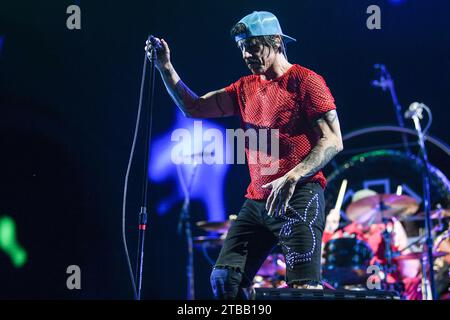 Anthony Kiedis (chant). Piments rouges au Chili. Vivre à Buenos Aires, Argentine Banque D'Images