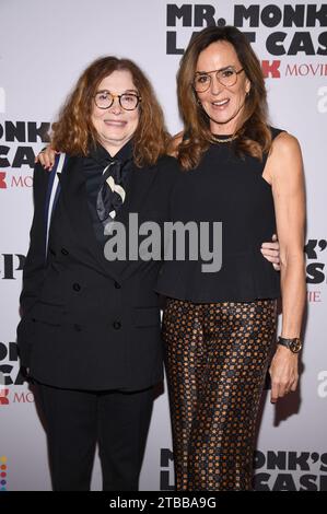 New York, États-Unis. 05 décembre 2023. (G-D) Melanie Mayron et Polly Draper assistent à la première de Peacock, MR. Monk's Last case : a Monk Movie, New York, NY, New York, le 5 décembre 2023. E(photo Anthony Behar/Sipa USA) crédit : SIPA USA/Alamy Live News Banque D'Images