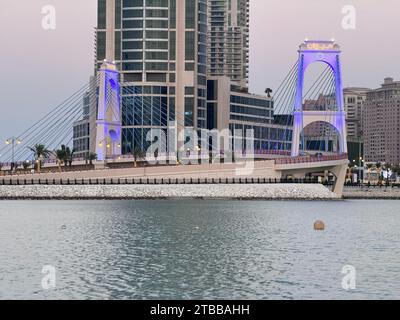 UDC Twin Tower Pearl Qatar avec Gewan Bridge Doha Qatar Banque D'Images