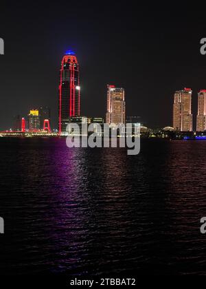 UDC Twin Tower Pearl Qatar avec Gewan Bridge Doha Qatar Banque D'Images