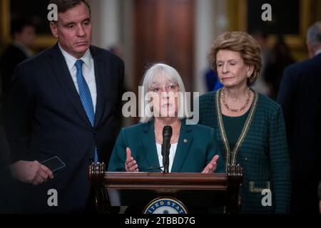 Washington, États-Unis. 05 décembre 2023. La sénatrice des États-Unis Patty Murray (démocrate de Washington) prononce une allocution lors du déjeuner-conférence de presse sur la politique démocrate du Sénat des États-Unis au Capitole des États-Unis à Washington, DC, États-Unis, mardi 5 décembre, 2023. photo de Rod Lamkey/CNP/ABACAPRESS.COM crédit : Abaca Press/Alamy Live News Banque D'Images