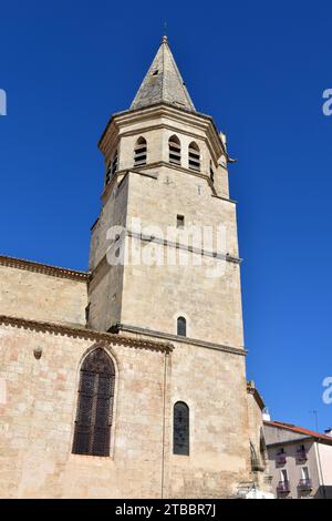 L'église romane Sainte-Madeleine, à Béziers, France site du massacre de plusieurs milliers de personnes pour la plupart des cathares 'hérétiques', le 22 juillet 1209 Banque D'Images