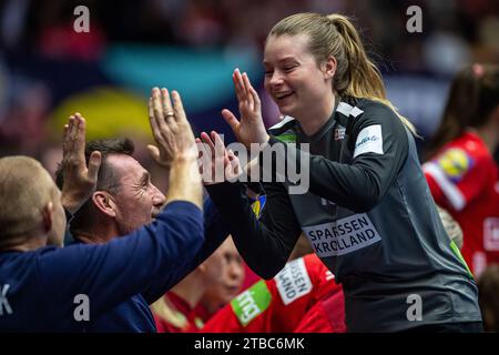 Herning, Danemark. 05 décembre 2023. Althea Reinhardt (16 ans) du Danemark vu lors du match du Championnat du monde de handball IHF 2023 entre le Danemark et la Roumanie au Jyske Bank Boxen à Herning. (Crédit photo : Gonzales photo/Alamy Live News Banque D'Images