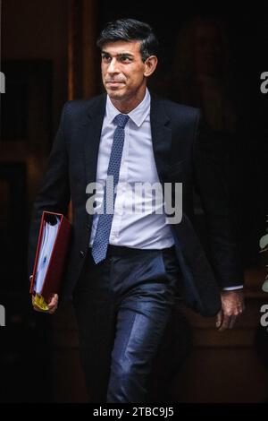 Londres, Royaume-Uni. 06 décembre 2023. Rishi Sunak, député, Premier ministre du Royaume-Uni, quitte le 10 Downing Street pour assister aux questions du Premier ministre (PMQ) au Parlement aujourd'hui. Crédit : Imageplotter/Alamy Live News Banque D'Images