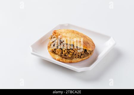 Classe mini rou jia Mo，rougamo,, il est parfois appelé un hamburger chinois, rougamo avec garnitures épicées de viande d'agneau, Shaanxi, Chine Banque D'Images
