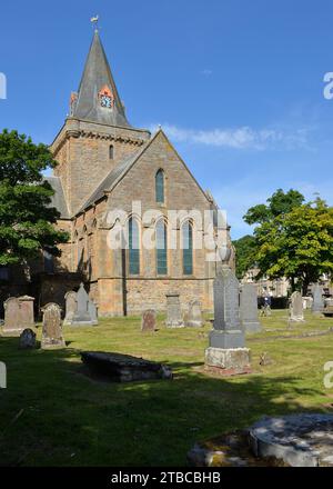 La cathédrale de Dornoch est une ancienne cathédrale catholique romaine et est actuellement une église paroissiale de l'Église d'Écosse desservant la petite ville de Dornoc dans le Sutherland Banque D'Images