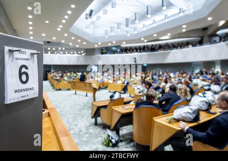 La Haye, pays-Bas. 06 décembre 2023. LA HAYE - vue d'ensemble de la Chambre des représentants lors de la prestation de serment des députés. ANP KOEN VAN WEEL netherlands Out - belgique Out Credit : ANP/Alamy Live News Banque D'Images