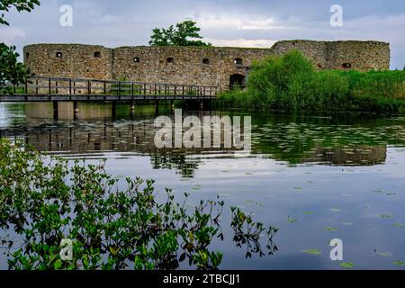 Vue panoramique sur les ruines du château de Kronoberg (Kronobergs slottsruin), Växjö, Smaland, Kronobergs län, Suède. Banque D'Images
