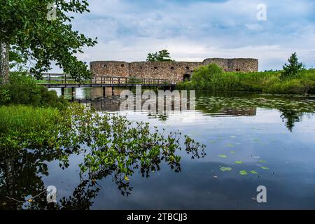 Vue panoramique sur les ruines du château de Kronoberg (Kronobergs slottsruin), Växjö, Smaland, Kronobergs län, Suède. Banque D'Images