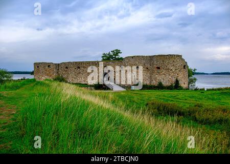 Vue panoramique sur les ruines du château de Kronoberg (Kronobergs slottsruin), Växjö, Smaland, Kronobergs län, Suède. Banque D'Images