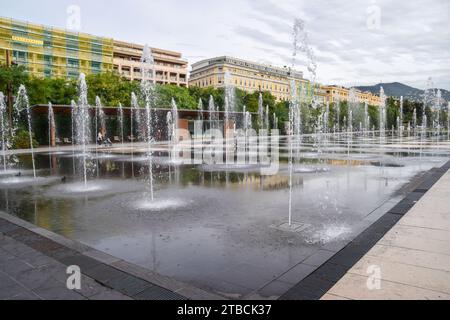 Nice, Sud de la France. 25 octobre 2019 : fontaines à la Promenade du Paillon, vue diurne. Crédit : Vuk Valcic/Alamy Banque D'Images